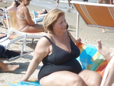 Omas am strand - image content by zenith48