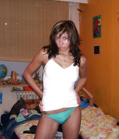 Chicas jvenes reales en braguitas. - image content by big_monkx702023