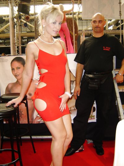 Symba, Vicky Verssace, Melany Moore, FICEB - image content by smart442