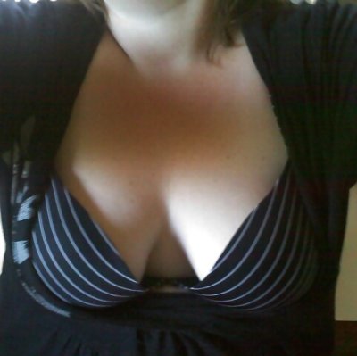 Love my phone girls - image content by fulleagle123